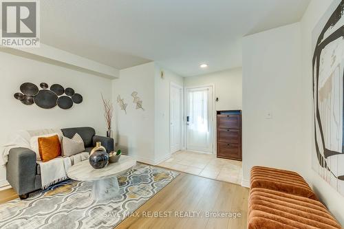 67 Golden Iris Crescent, Hamilton, ON - Indoor Photo Showing Other Room