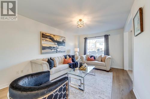 67 Golden Iris Crescent, Hamilton, ON - Indoor Photo Showing Living Room