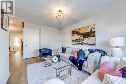 67 Golden Iris Crescent, Hamilton, ON - Indoor Photo Showing Living Room