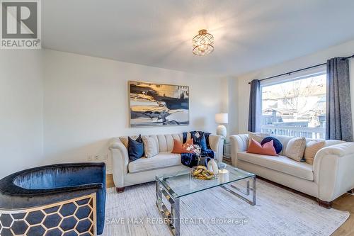 67 Golden Iris Crescent, Hamilton, ON - Indoor Photo Showing Living Room