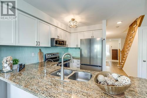 67 Golden Iris Crescent, Hamilton, ON - Indoor Photo Showing Kitchen With Double Sink With Upgraded Kitchen