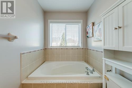 67 Golden Iris Crescent, Hamilton, ON - Indoor Photo Showing Bathroom