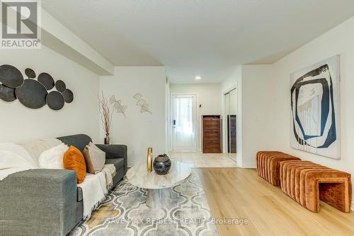 67 Golden Iris Crescent, Hamilton, ON - Indoor Photo Showing Living Room