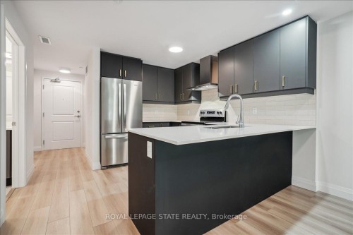 124-153 Wilson Street W, Hamilton, ON - Indoor Photo Showing Kitchen With Upgraded Kitchen