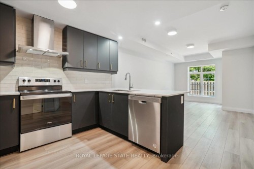 124-153 Wilson Street W, Hamilton, ON - Indoor Photo Showing Kitchen