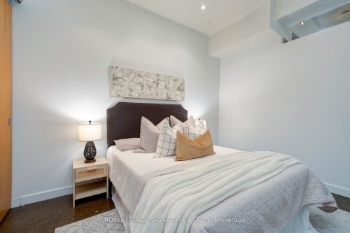 418-155 Dalhousie Street, Toronto, ON - Indoor Photo Showing Bedroom