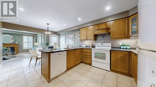 3 Cranborne Crescent, Whitby, ON - Indoor Photo Showing Kitchen