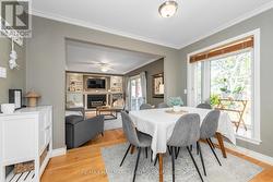 Cosy eating area open to family room - 