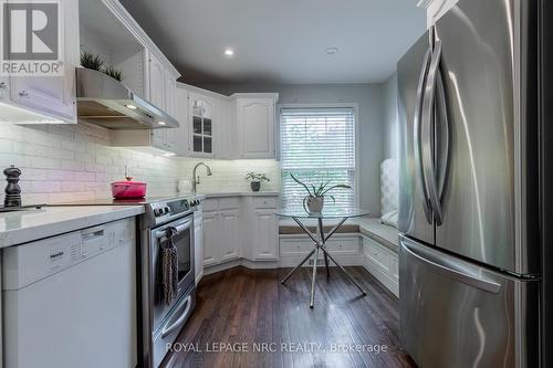 67 Hillcrest Avenue, St. Catharines (Old Glenridge), ON - Indoor Photo Showing Kitchen With Upgraded Kitchen