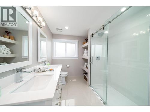 2760 Dry Valley Road, Kelowna, BC - Indoor Photo Showing Bathroom