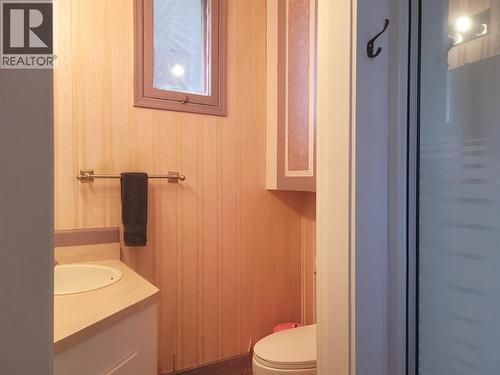 5928 Fourth Avenue, Blue River, BC - Indoor Photo Showing Bathroom