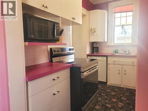 5928 Fourth Avenue, Blue River, BC - Indoor Photo Showing Kitchen