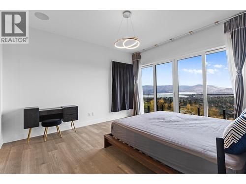 master - 1068 Clarance Avenue, Kelowna, BC - Indoor Photo Showing Bedroom