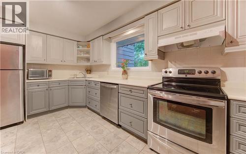 47 Hillcrest Lane, Kitchener, ON - Indoor Photo Showing Kitchen