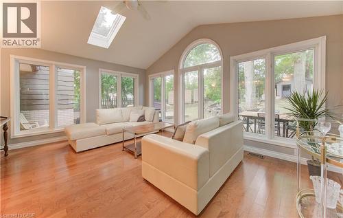 47 Hillcrest Lane, Kitchener, ON - Indoor Photo Showing Living Room