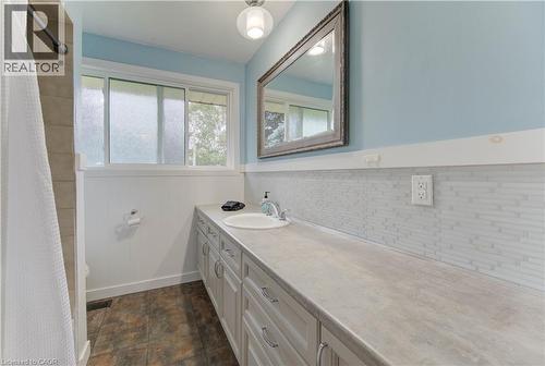 47 Hillcrest Lane, Kitchener, ON - Indoor Photo Showing Bathroom