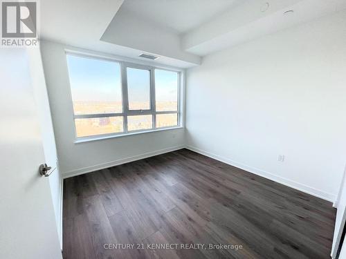 806 - 395 Dundas Street W, Oakville, ON - Indoor Photo Showing Other Room