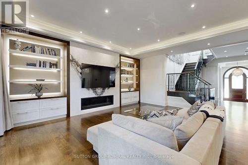 276 Strathallan Wood, Toronto, ON - Indoor Photo Showing Living Room
