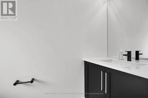 418 Old Wonderland Road, London South (South N), ON 