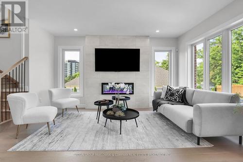 418 Old Wonderland Road, London South (South N), ON 