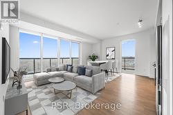 913 - 195 DEERFIELD ROAD  Newmarket, ON L3Y 0G4