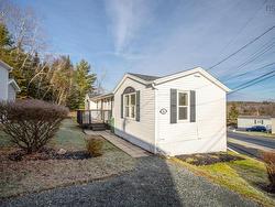 21 Wagner Drive  Middle Sackville, NS B4E 2Z1