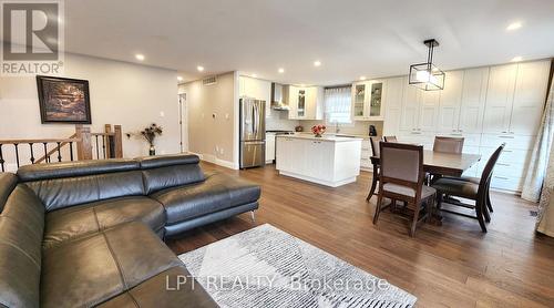 48 Maplehurst Crescent, Barrie, ON - Indoor Photo Showing Living Room