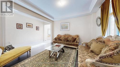 52 Daisy Meadow Crescent, Caledon, ON - Indoor Photo Showing Living Room