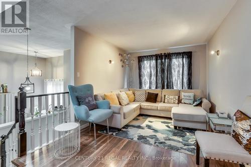 79 Sunrise Crescent, London East, ON - Indoor Photo Showing Living Room