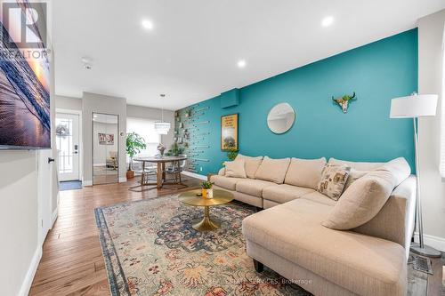 373 Emerald Street N, Hamilton, ON - Indoor Photo Showing Living Room