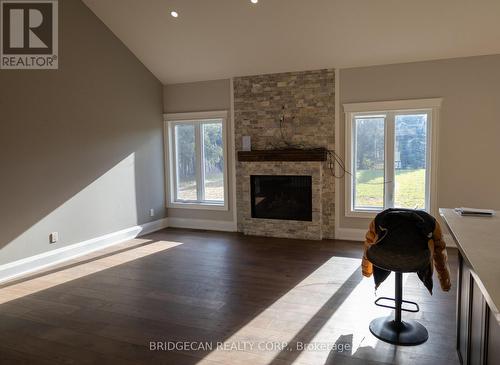 75 Robinson Road, Cambridge, ON - Indoor Photo Showing Living Room With Fireplace