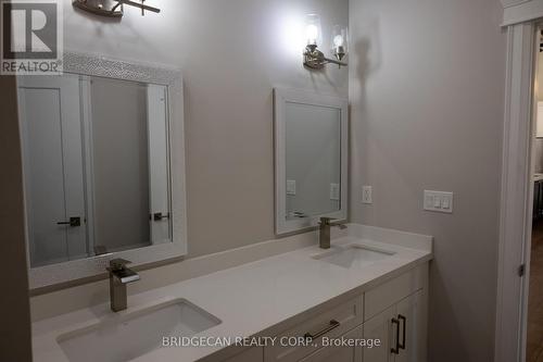 75 Robinson Road, Cambridge, ON - Indoor Photo Showing Bathroom