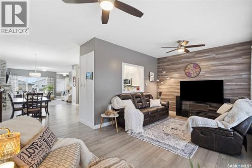 113 Olauson Crescent, Vanscoy, SK - Indoor Photo Showing Living Room