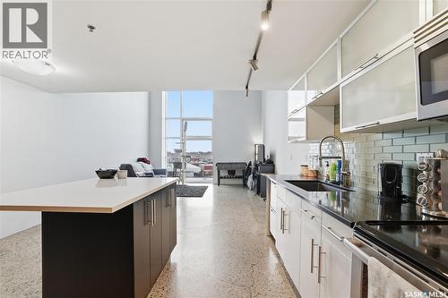 429 120 23Rd Street E, Saskatoon, SK - Indoor Photo Showing Kitchen With Upgraded Kitchen