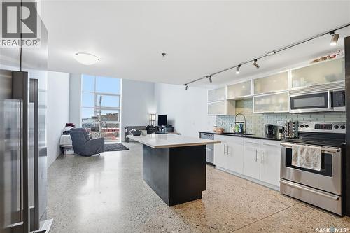 429 120 23Rd Street E, Saskatoon, SK - Indoor Photo Showing Kitchen With Upgraded Kitchen