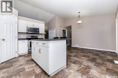 211 Mccallum Way, Saskatoon, SK - Indoor Photo Showing Kitchen