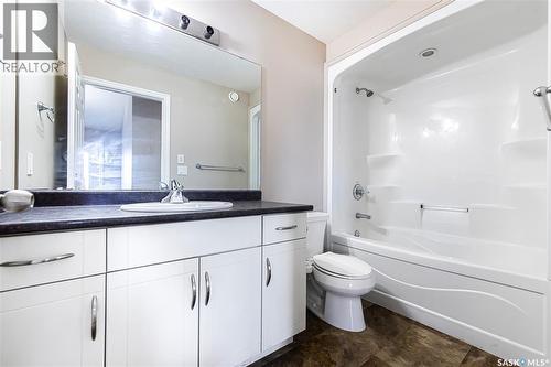 211 Mccallum Way, Saskatoon, SK - Indoor Photo Showing Bathroom