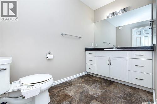 211 Mccallum Way, Saskatoon, SK - Indoor Photo Showing Bathroom