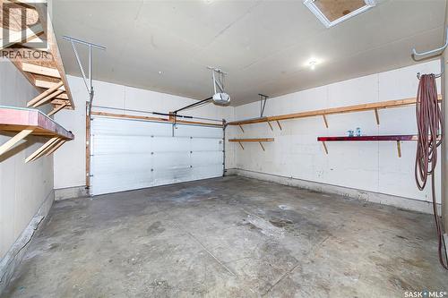 211 Mccallum Way, Saskatoon, SK - Indoor Photo Showing Garage