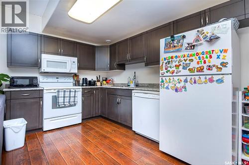 211 Mccallum Way, Saskatoon, SK - Indoor Photo Showing Kitchen