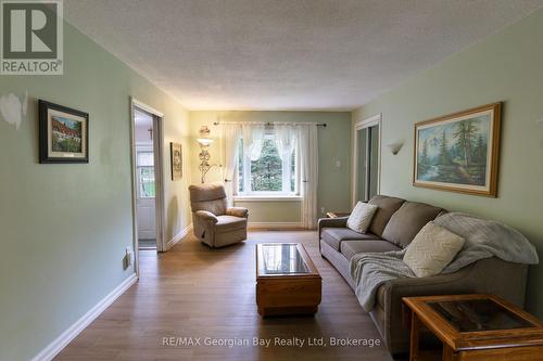 1 Lindale Avenue, Tiny, ON - Indoor Photo Showing Living Room