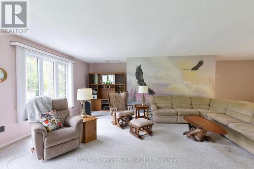 1 Lindale Avenue, Tiny, ON - Indoor Photo Showing Living Room
