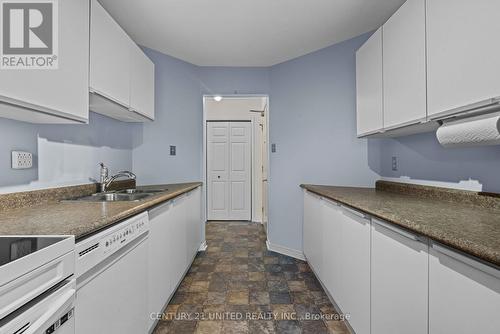 213 - 475 Parkhill Road W, Peterborough (Town Ward 3), ON - Indoor Photo Showing Kitchen With Double Sink