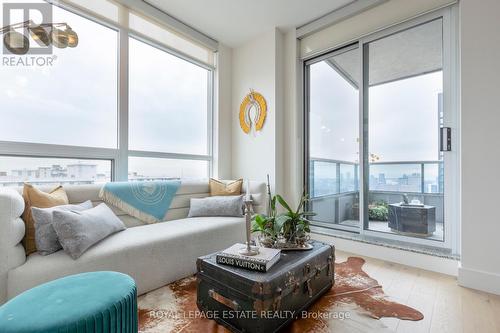 2603 - 500 Sherbourne Street, Toronto, ON - Indoor Photo Showing Living Room