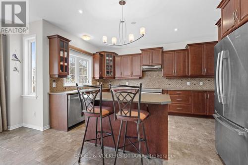 167 Chenoa Way, Ottawa, ON - Indoor Photo Showing Kitchen