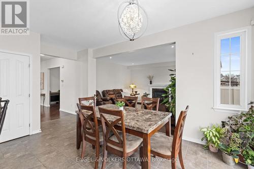 167 Chenoa Way, Ottawa, ON - Indoor Photo Showing Dining Room