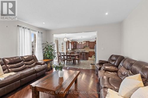 167 Chenoa Way, Ottawa, ON - Indoor Photo Showing Living Room