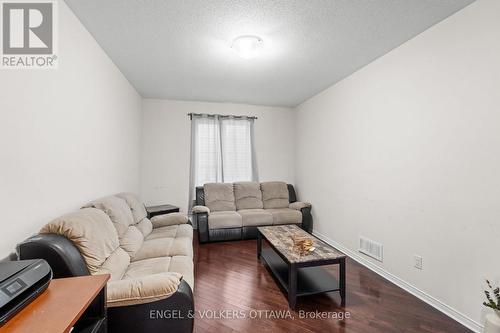 167 Chenoa Way, Ottawa, ON - Indoor Photo Showing Living Room