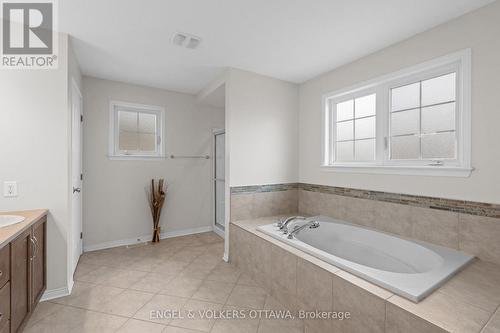 167 Chenoa Way, Ottawa, ON - Indoor Photo Showing Bathroom