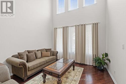167 Chenoa Way, Ottawa, ON - Indoor Photo Showing Living Room